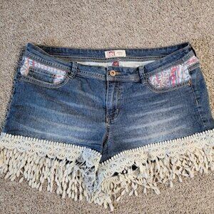 l.e.i. denim jean shorts boho fringe Ashley lowrise Womens Size 15 Aztec Tribal